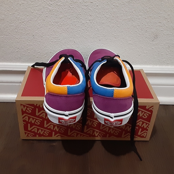 Vans - Picture 3 of 4